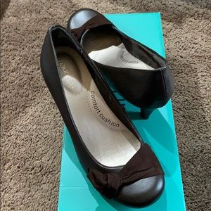 Maurice’s Brown Paige Bow Comfort Pump